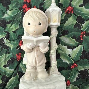 Precious Moments Christmas Carol Decor O Come All Ye Faithful Lamppost Caroling